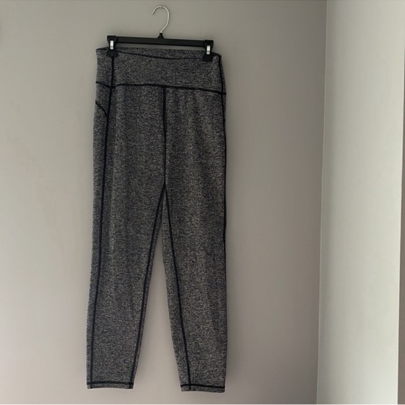 Excellent Condition Lululemon Out To Lunge Untight Tights. Size 8. - Picture 4 of 7